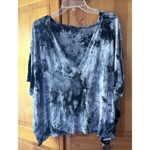 Shein Black And White Tie Dye V- Neck Dolmen Shirt Size L